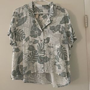 Hawaiian button up size large Never worn